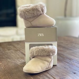 Baby shoes: ZARA Leather Mini Boots, size 3 (4.3 inches), 6-9 months